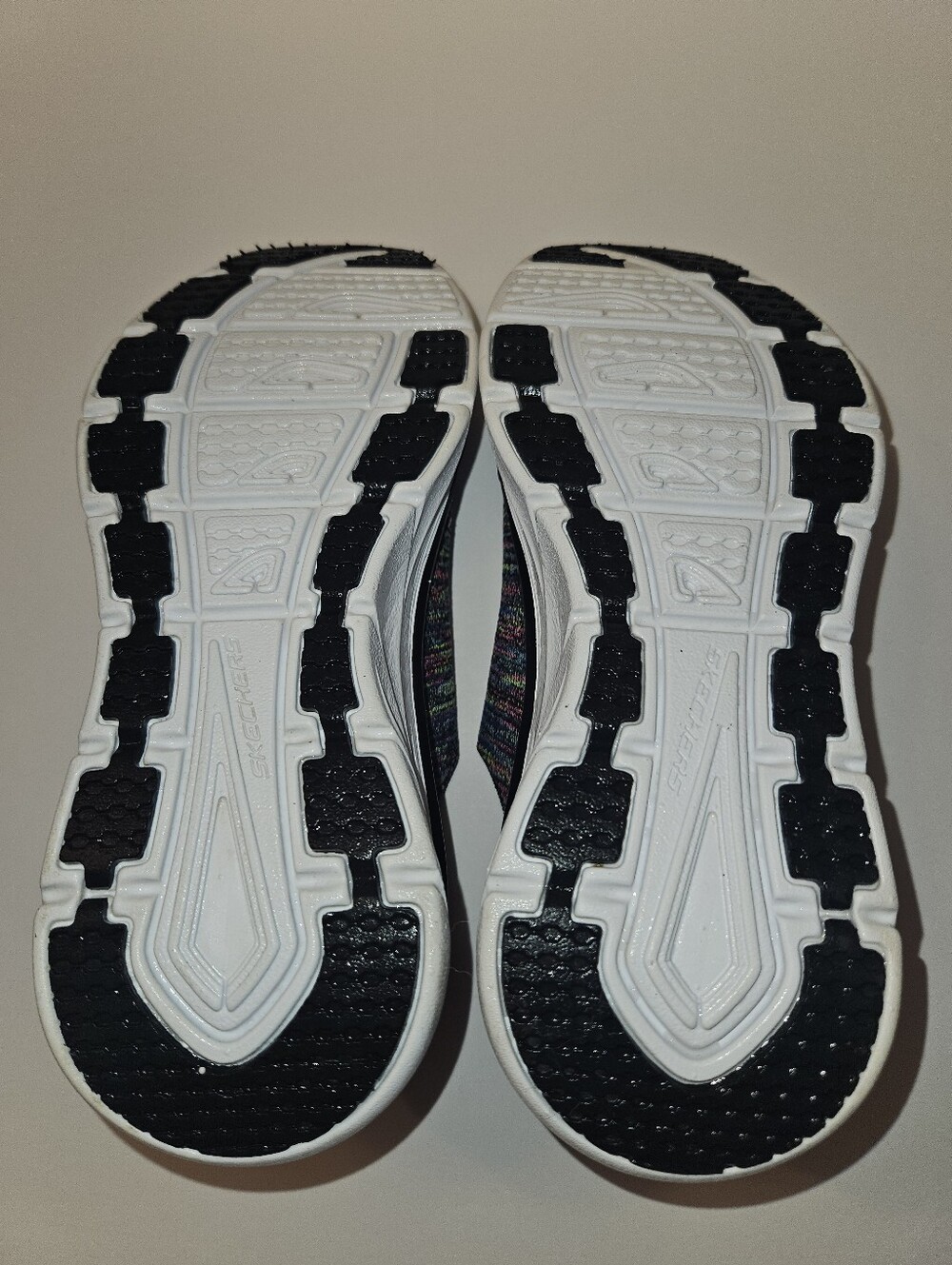 Skechers Women's Slip-On Multicolored D'Lux Walker Relaxed Fit Size 6.5 Sneaker - Picture 4 of 5